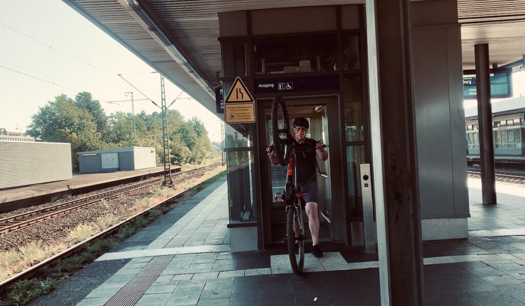 rhein3-hernebahnhof-david-bahnhof