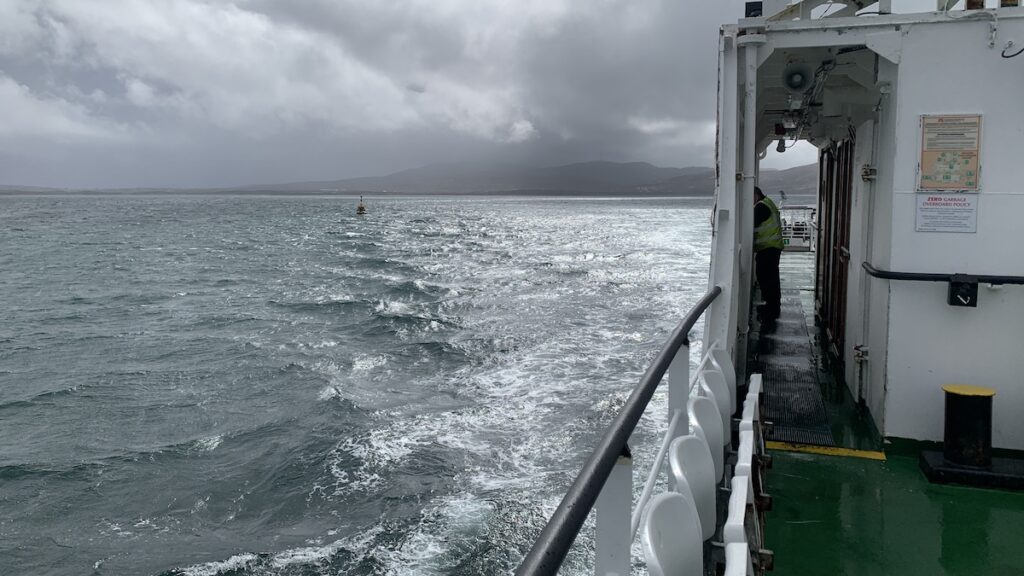 Faehre South Uist Wasser