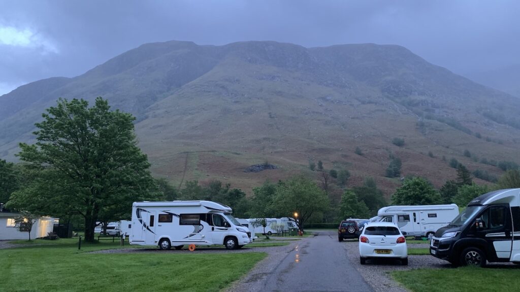 Ben Nevis Campsite mit Berg meall an t-suidhe
