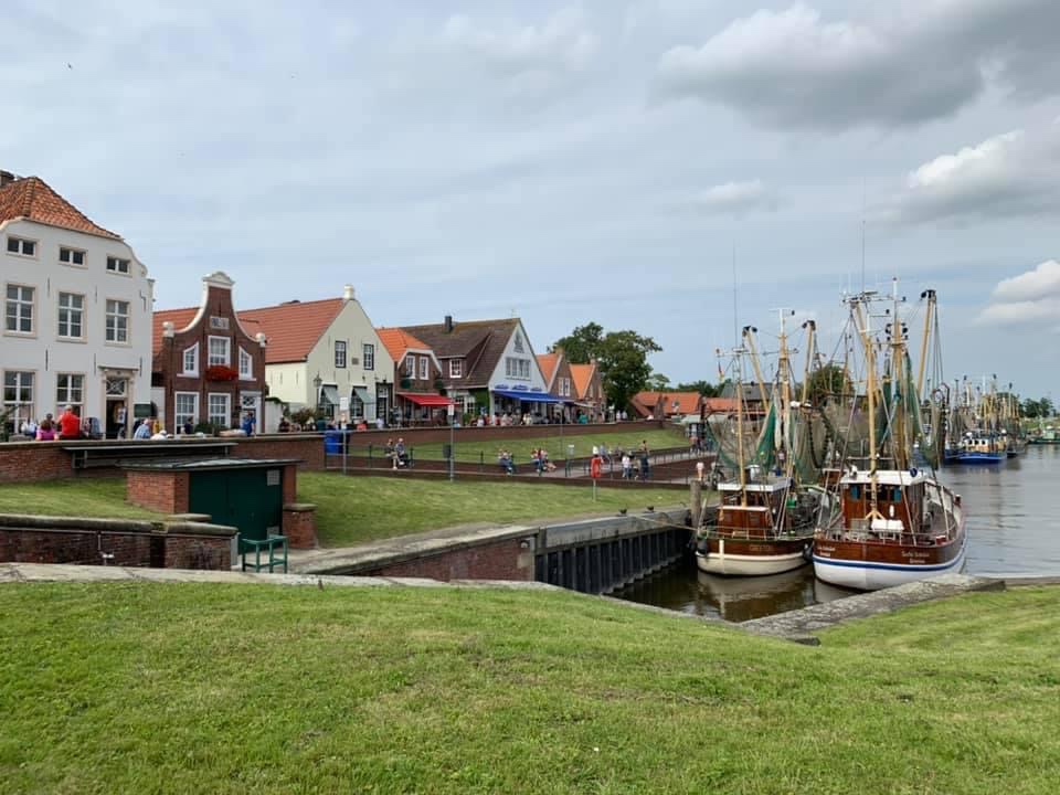 Häuser und Schiffe Hafen Greetsiel